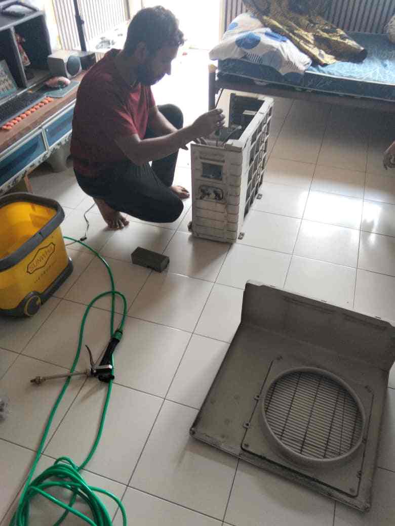 Aircond compressor fix on site