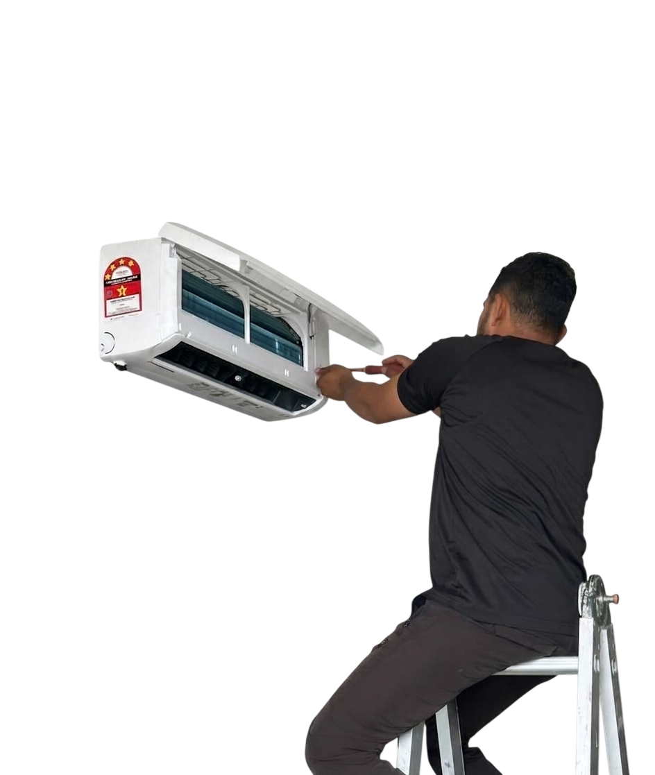 Aircond installation technician